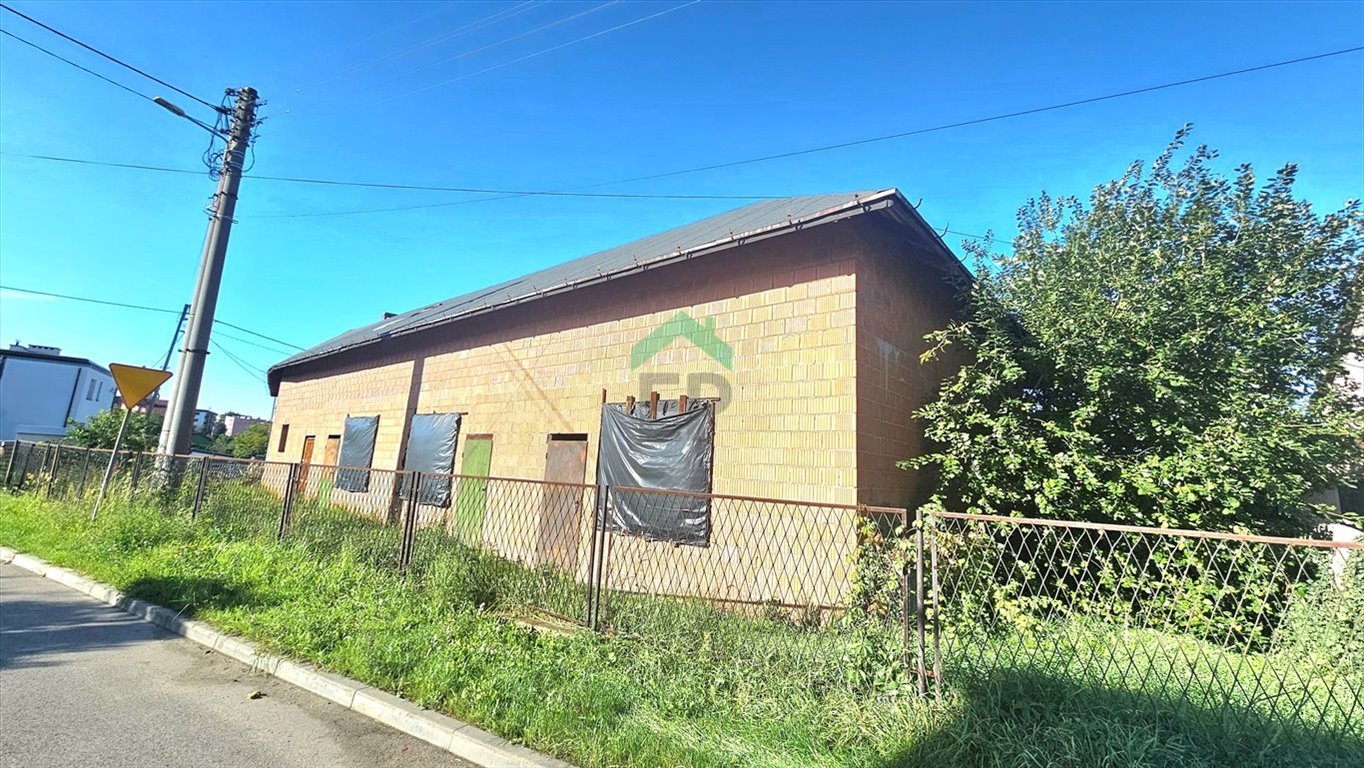 Lokal użytkowy 360 m² z potencjałem (Kłobuck) Kłobuck  360m2 Foto 1