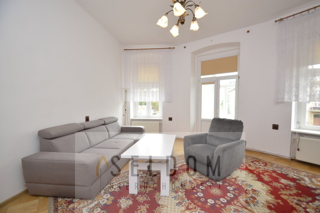 Mieszkanie dwupokojowe na wynajem Legnica, Stare Miasto, Wrocławska  52m2 Foto 1