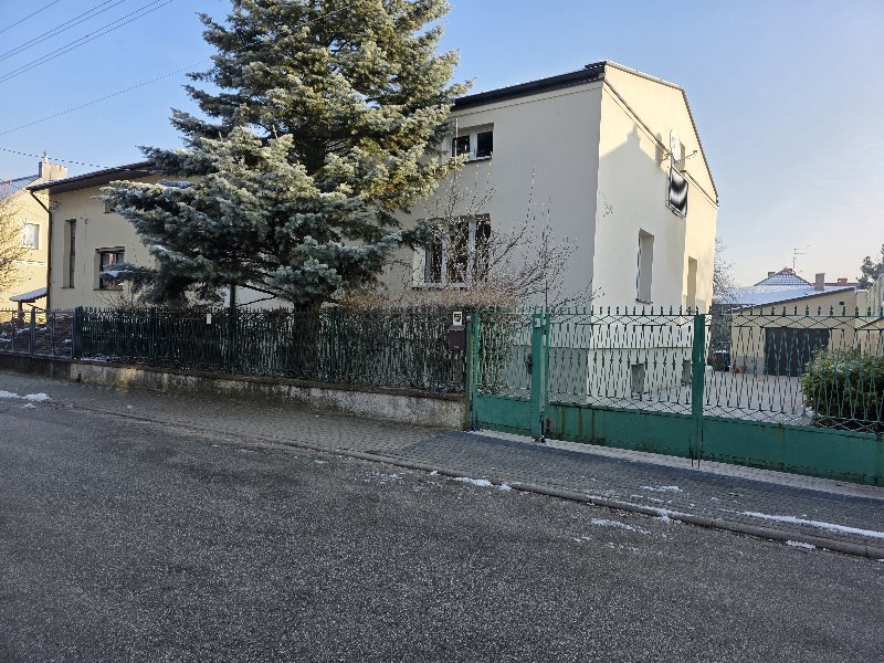 Wyremontowany dom 180 m² z dużą kuchnią i garażem Częstochowa, Tysiąclecie  180m2 Foto 1