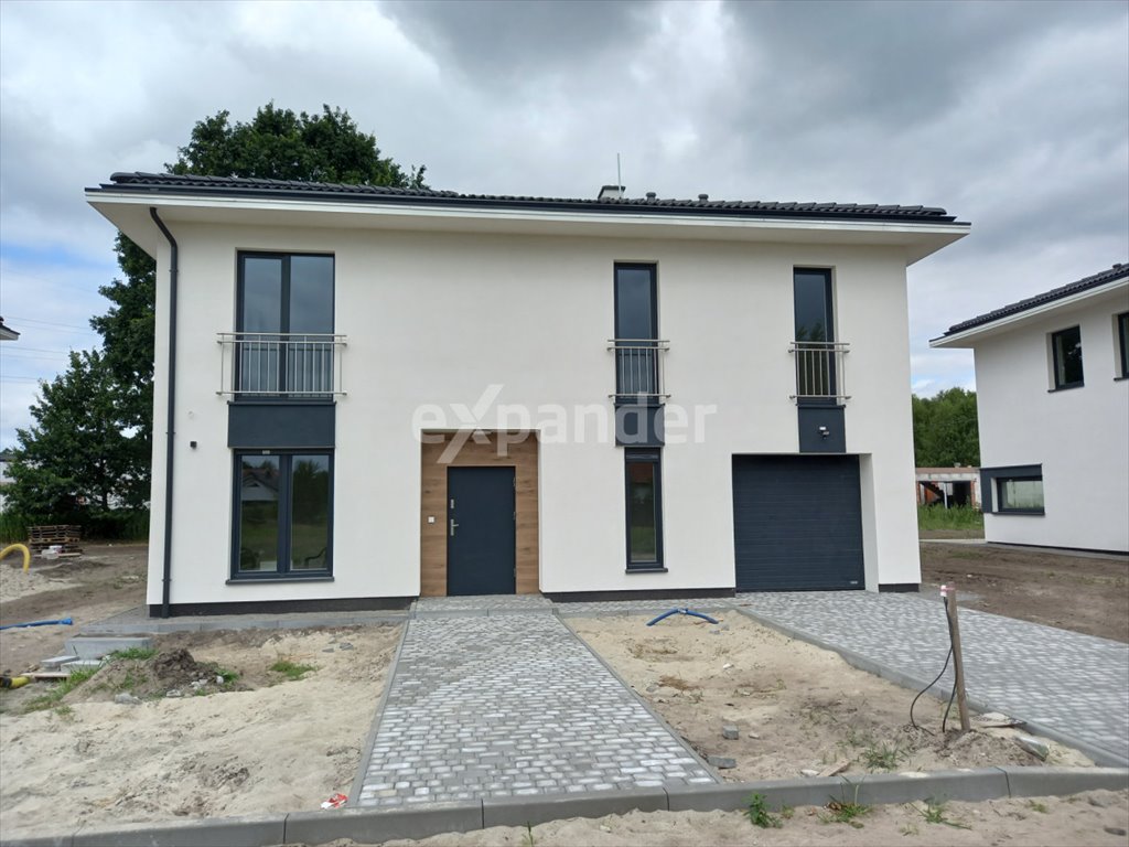 Piętrowy dom 135 m2 z ogrodem i garażem w Czarne Błoto Czarne Błoto  156m2 Foto 1