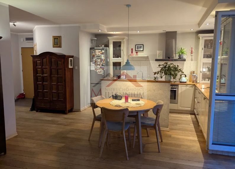 Mieszkanie czteropokojowe  na sprzedaż Warszawa, Literacka  85m2 Foto 1