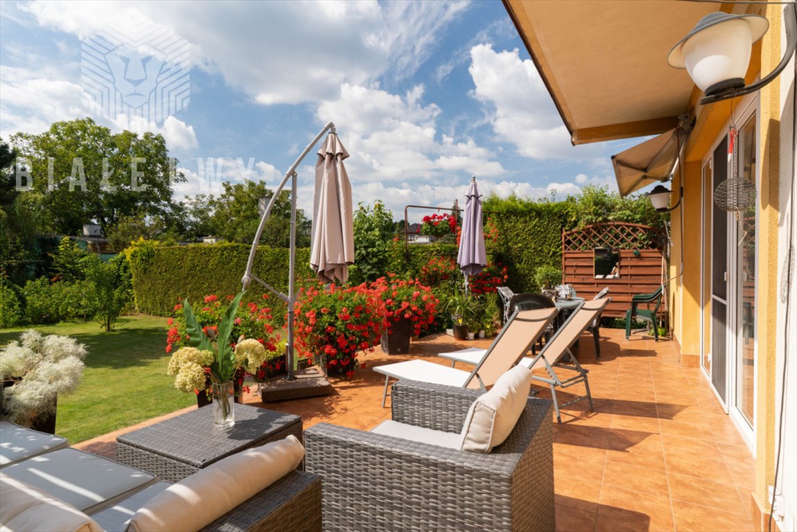 Wygodny dom z ogrodem 1200 m², 7 pokoi, garaż Sulejówek, 11 Listopada  261m2 Foto 1