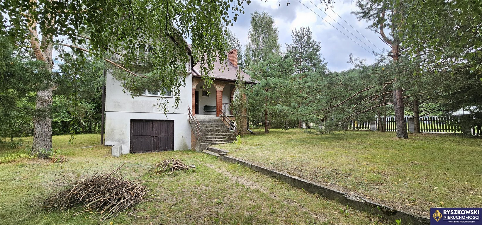Na sprzedaż dom z garażem i dużą działką w Krasnobrodzie Krasnobród  211m2 Foto 1