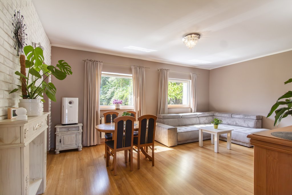 Dom gotowy do wprowadzenia z ogrodem i 2 garażami Żagań, Nowogródzka  175m2 Foto 1