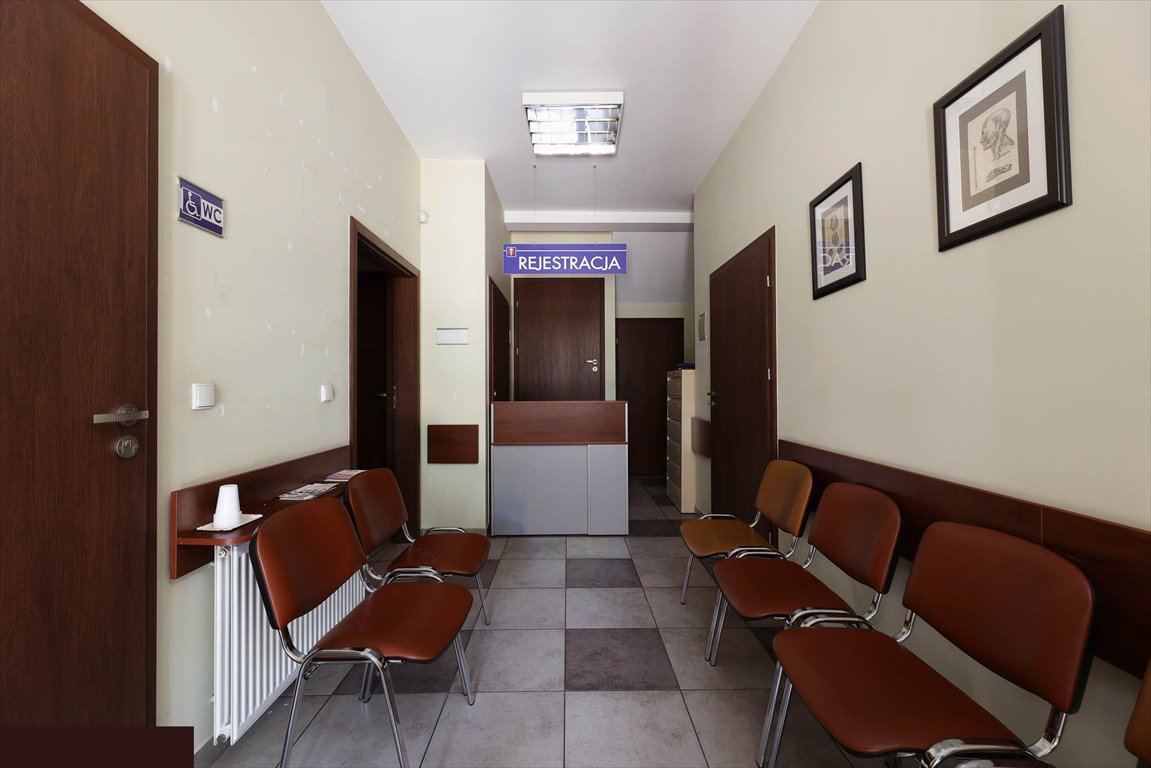 Na wynajem przestronny gabinet lekarski 20 m² w Brzeszczach Brzeszcze  20m2 Foto 1