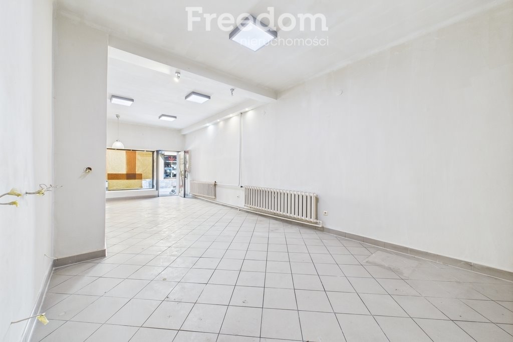 Kamienica w centrum Wadowic z biurami i lokalem handlowym Wadowice, al. Matki Bożej Fatimskiej  158m2 Foto 1