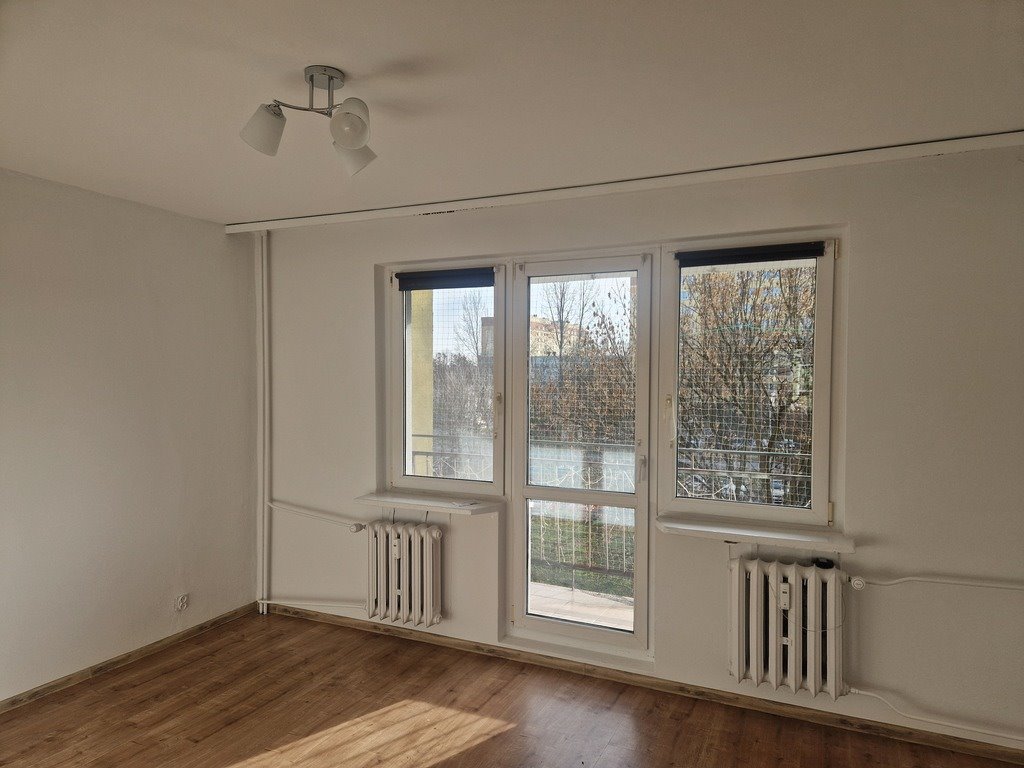 Mieszkanie trzypokojowe na wynajem Piotrków Trybunalski, Juliusza Słowackiego  53m2 Foto 1