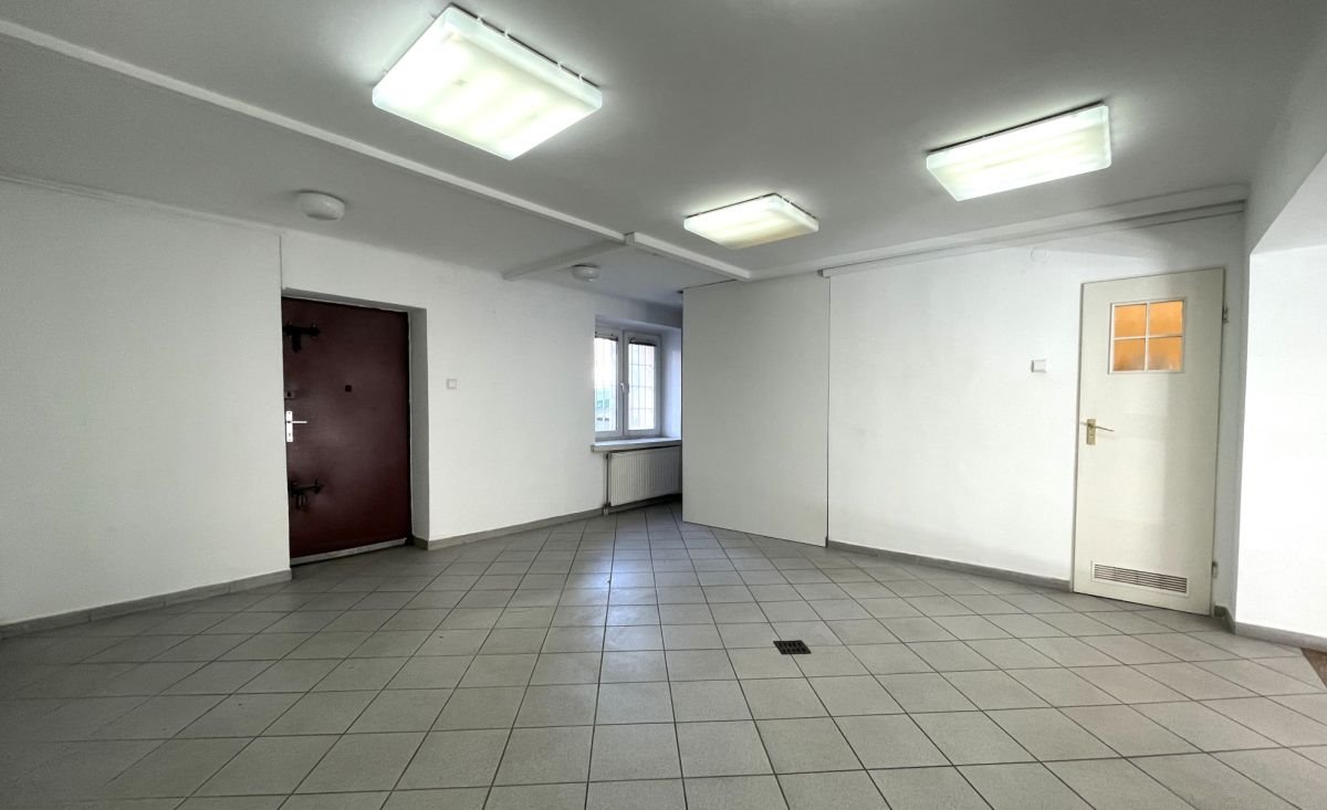 Lokal użytkowy 78 m² z witrynami i parkingiem (centrum Rzeszowa) Rzeszów, Adama Mickiewicza  78m2 Foto 1