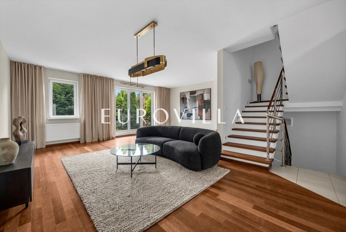 Przestronny segment 300m² na Ursynowie - komfort i spokój.: Warszawa Ursynów