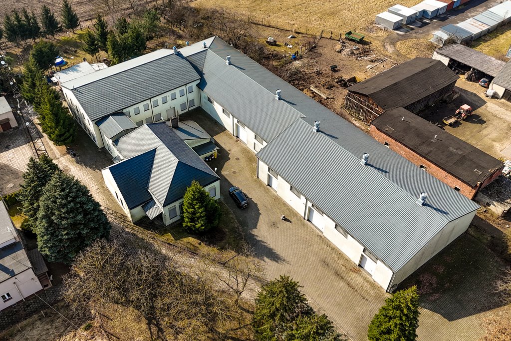 Magazyn produkcyjny 1727 m² z biurami i placem Wyrzysk  1 727m2 Foto 1