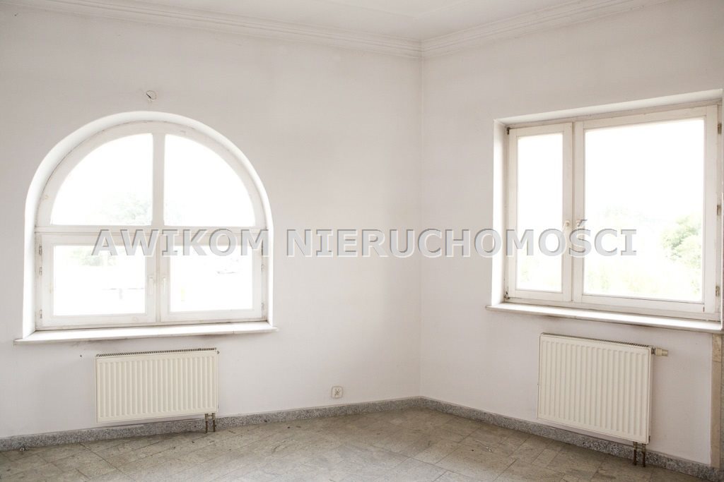 Lokal biurowy 220 m² z salą wykładową i dużym parkingiem Skierniewice  220m2 Foto 1