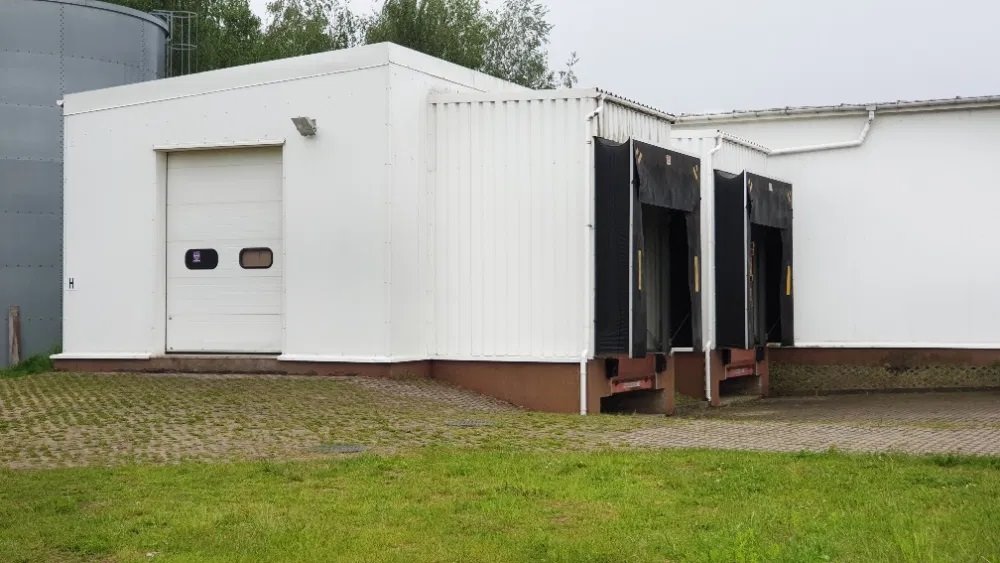Magazyn 1000 m² z rampami i agregatem w Święcicach warszawski zachodni  1 000m2 Foto 1