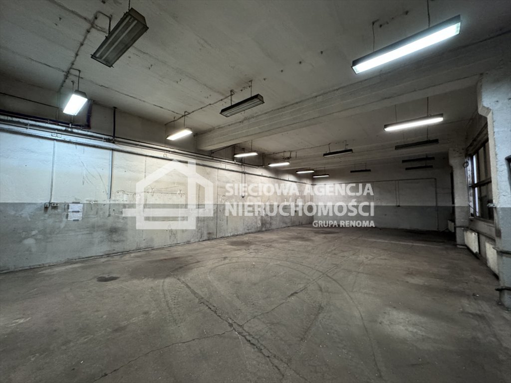 Na wynajem hala 1300m² z suwnicami i biurami w Gdyni Gdynia, Chylonia  1 300m2 Foto 1