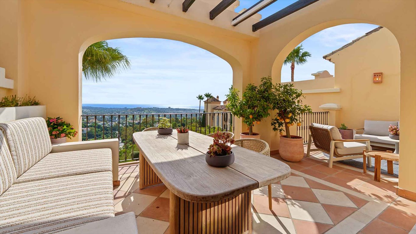 Luksusowy penthouse z panoramicznym widokiem na Costa del Sol Hiszpania, Benahavis  158m2 Foto 1