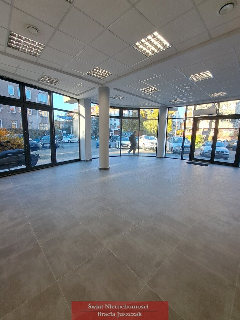 Wrocław Śródmieście – Lokal 147m2 z potencjałem na kawiarnię lub sklep Wrocław, Śródmieście, ks. Konstantego Damrota  147m2 Foto 1