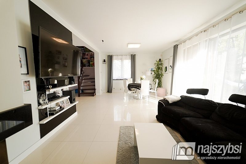 Przestronny dom 140m2 z dużym stawem i garażem 70m2 Gryfino  140m2 Foto 1