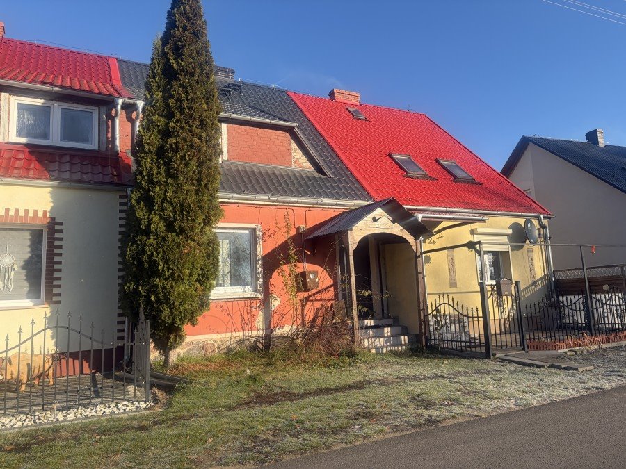 Zapraszam do domu z potencjałem nad jeziorem w Ziemomyślu B Ziemomyśl B  67m2 Foto 1