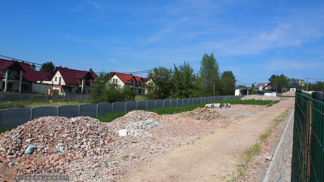 Polecam działkę 11 arów z budynkiem usługowym w Bibicach Bibice  1 100m2 Foto 1
