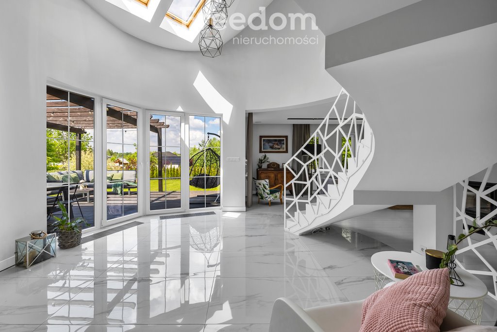 Nowoczesny dom 219 m² z oryginalnymi schodami i przestronną kuchnią Kawęczynek, Prosta  219m2 Foto 1