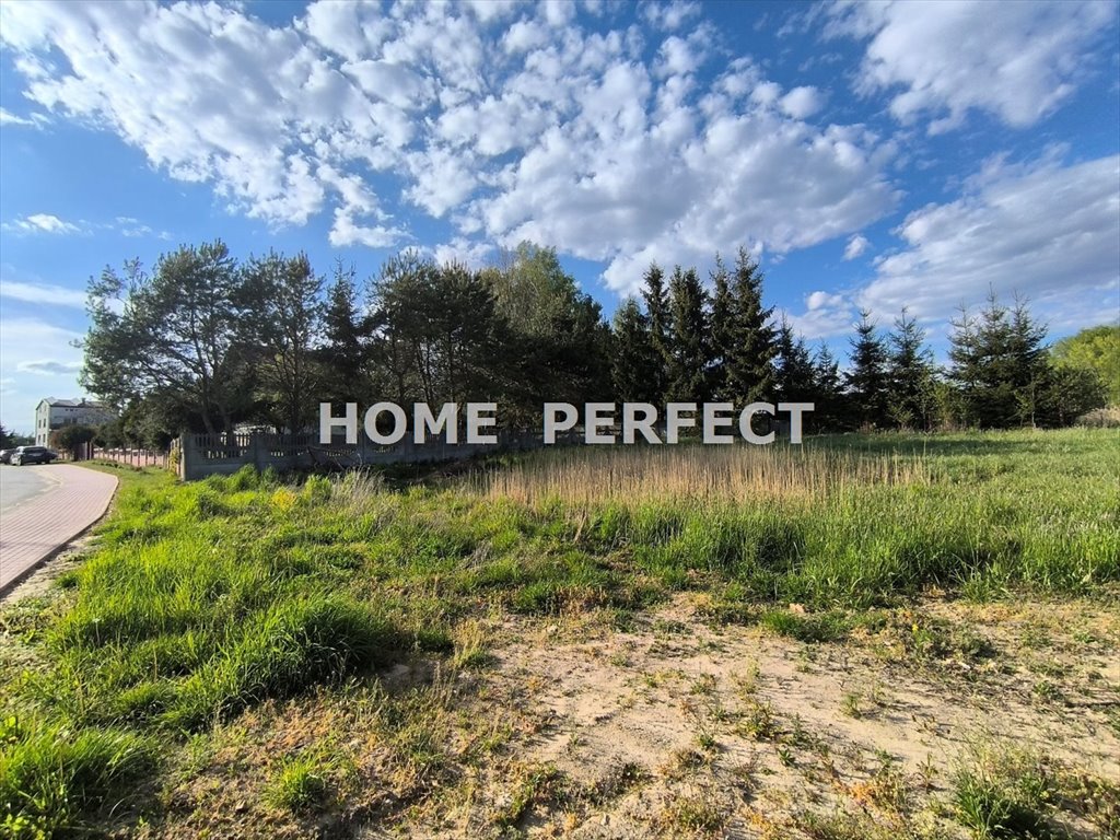 Polecam działkę 755 m² pod zabudowę jednorodzinną z mediami i asfaltem Pierzchnica  755m2 Foto 1