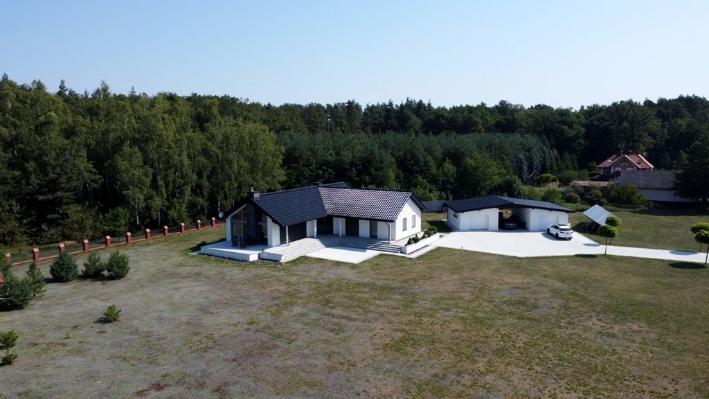 Na sprzedaż przestronny dom 157 m² z garażami w Dąbrówkach Dąbrówki  157m2 Foto 1