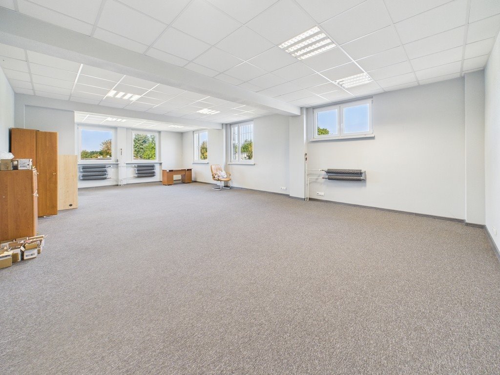 Przestronne biuro 65,7 m² z windą i parkingiem w Rybniku Rybnik, Sygnały  66m2 Foto 1