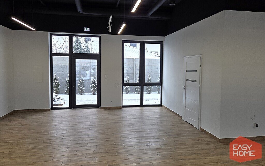 Lokal użytkowy 104 m2 w Tulcach, klimatyzacja, duże witryny Tulce, Dębowa  104m2 Foto 1