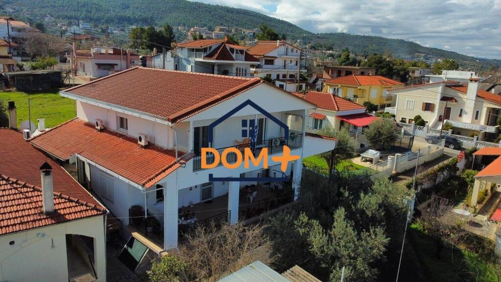Dom z 5 sypialniami i dwoma kuchniami w Oropos Grecja, Oropos  219m2 Foto 1