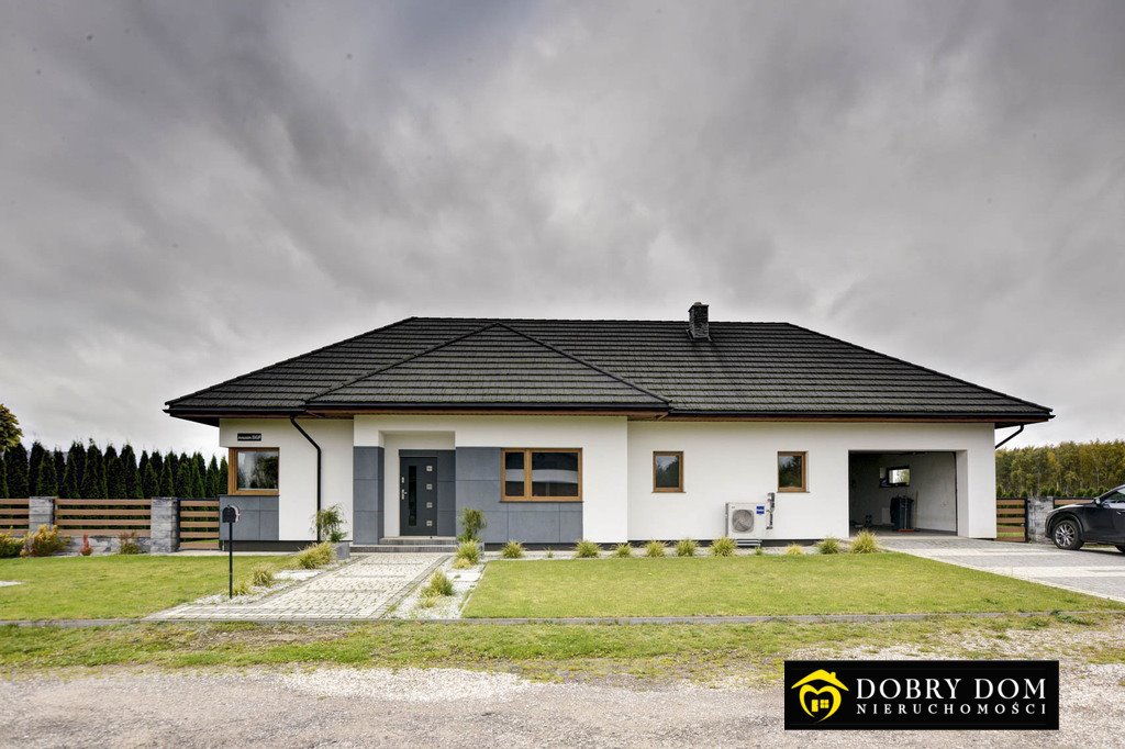 Polecam przestronny dom 138 m² z garażem i ogrodem w Anusinie Anusin  138m2 Foto 1