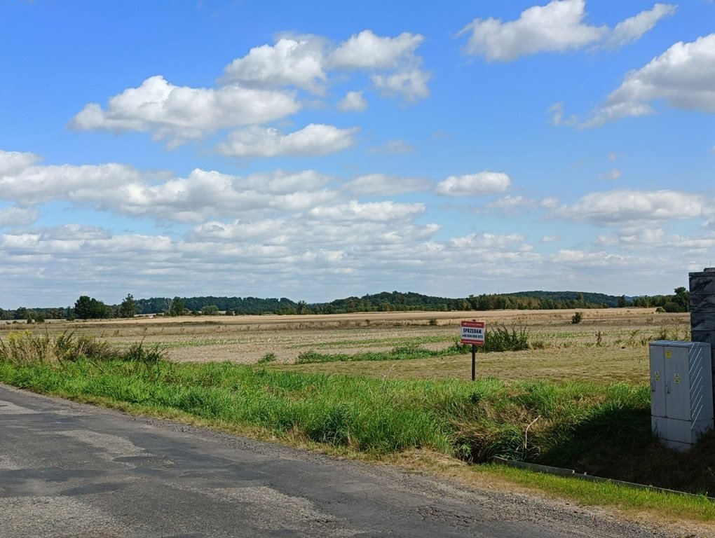 Na sprzedaż działka budowlana 1576 m² z mediami w Koźminie Koźmin  1 576m2 Foto 1