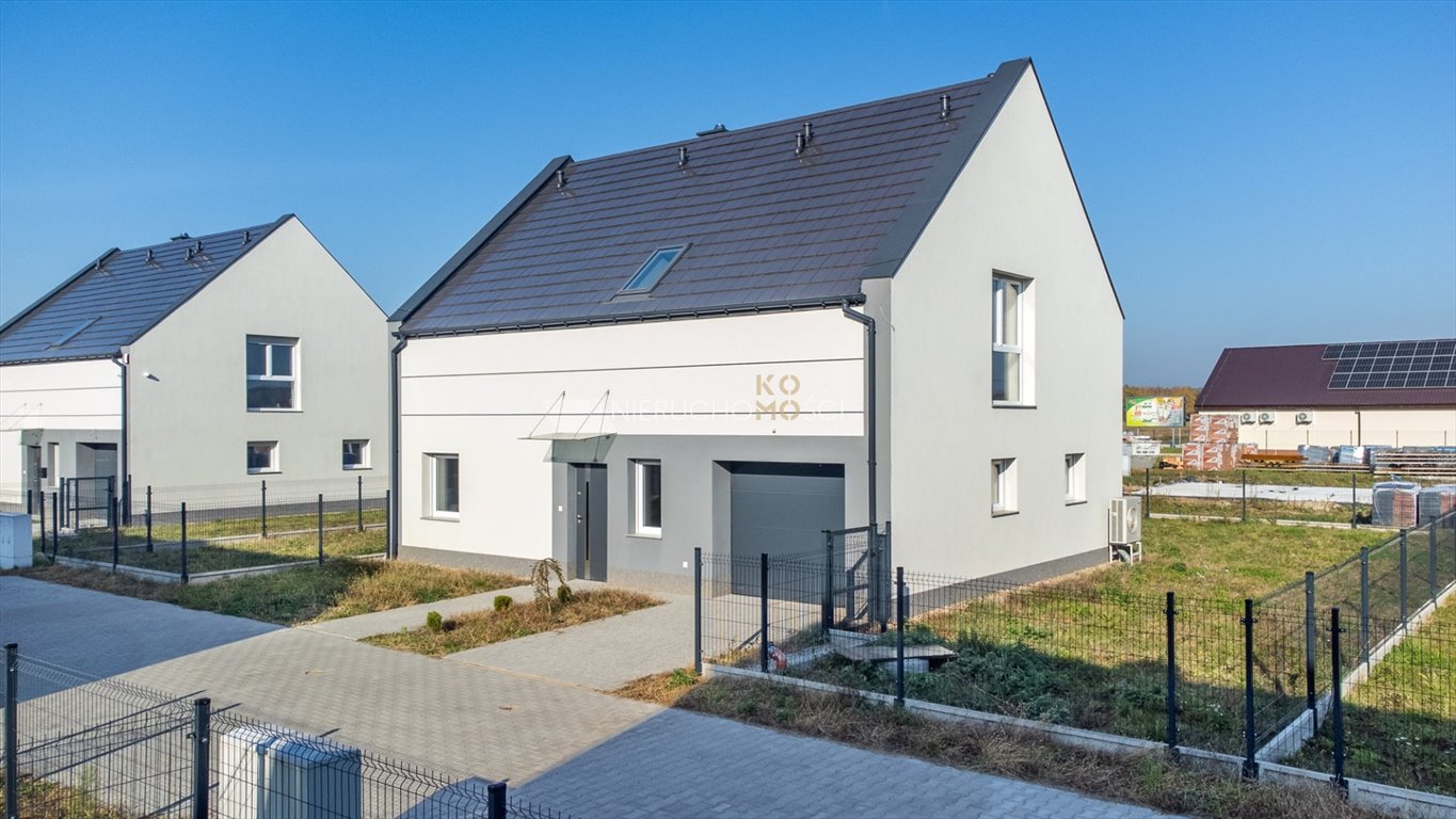 Nowoczesny dom z ogrodem 555 m2, garaż, 4 sypialnie Uraz  166m2 Foto 1