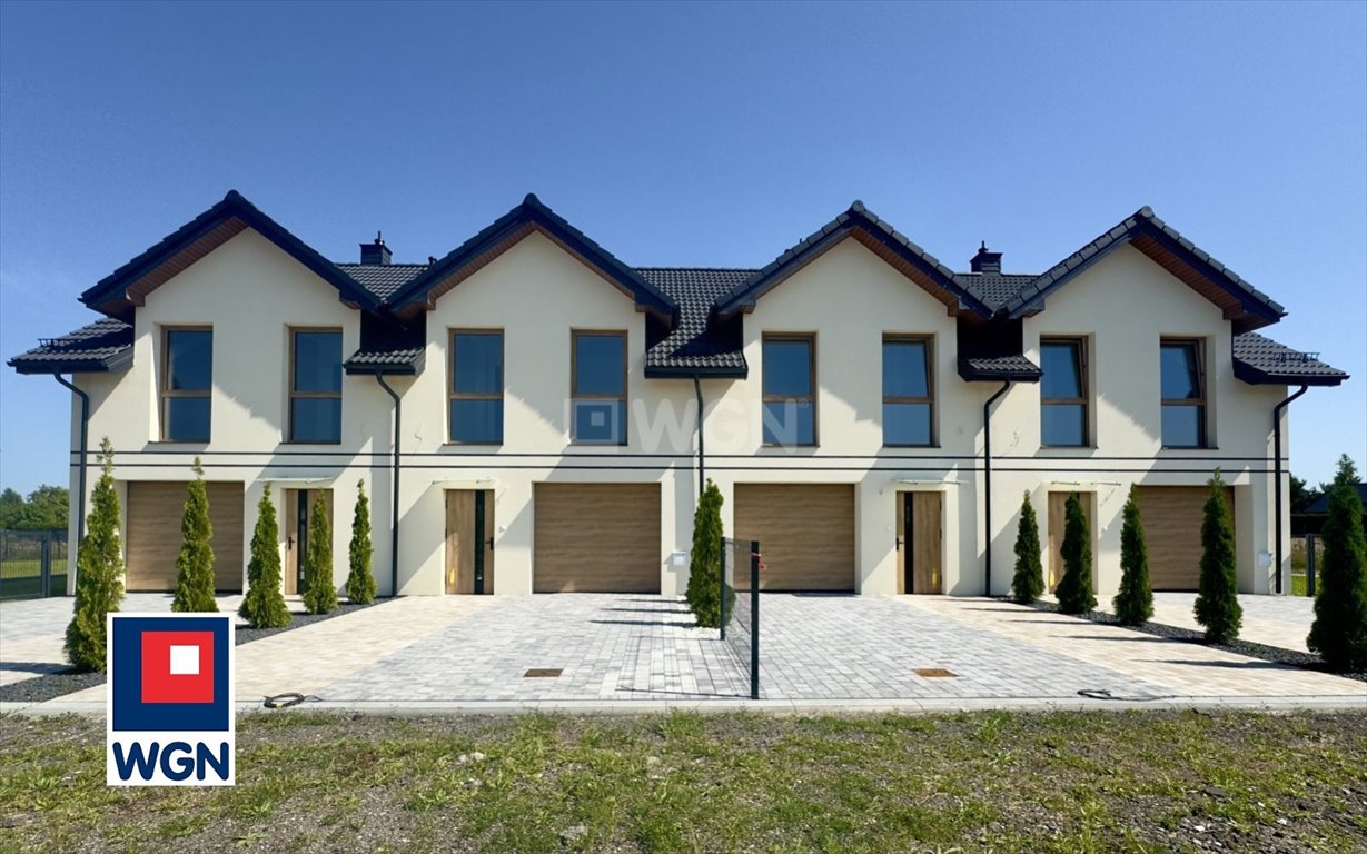 Nowoczesny dom w zabudowie szeregowej z garażem i dużym ogrodem Strzebielino, Strzebielino, Bolesława Prusa  98m2 Foto 1