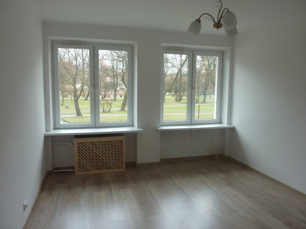 Mieszkanie dwupokojowe na sprzedaż Tychy, B  43m2 Foto 1