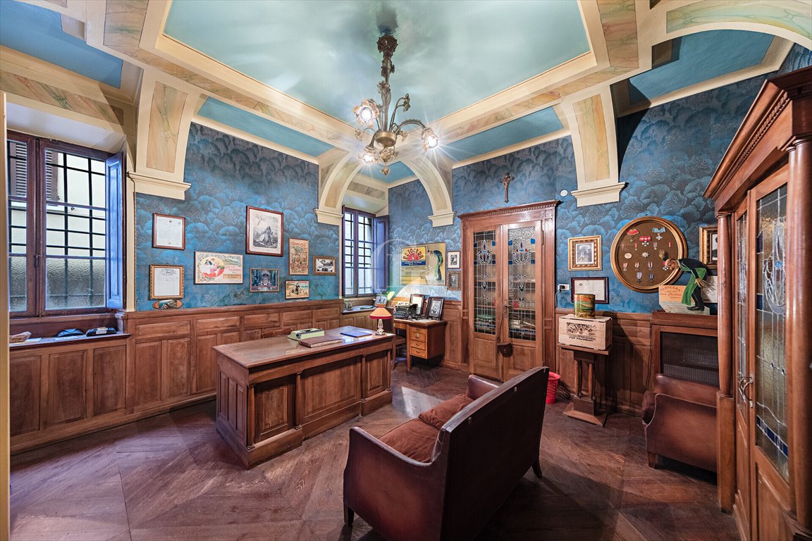 Zabytkowy pałac z 1800 r. w Salò z ogrodem i potencjałem Włochy, Salò  803m2 Foto 1