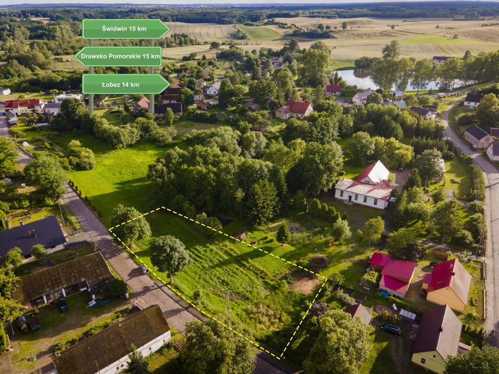 Działka budowlana 2200 m² z mediami i planem podziału Łabędzie  2 200m2 Foto 1