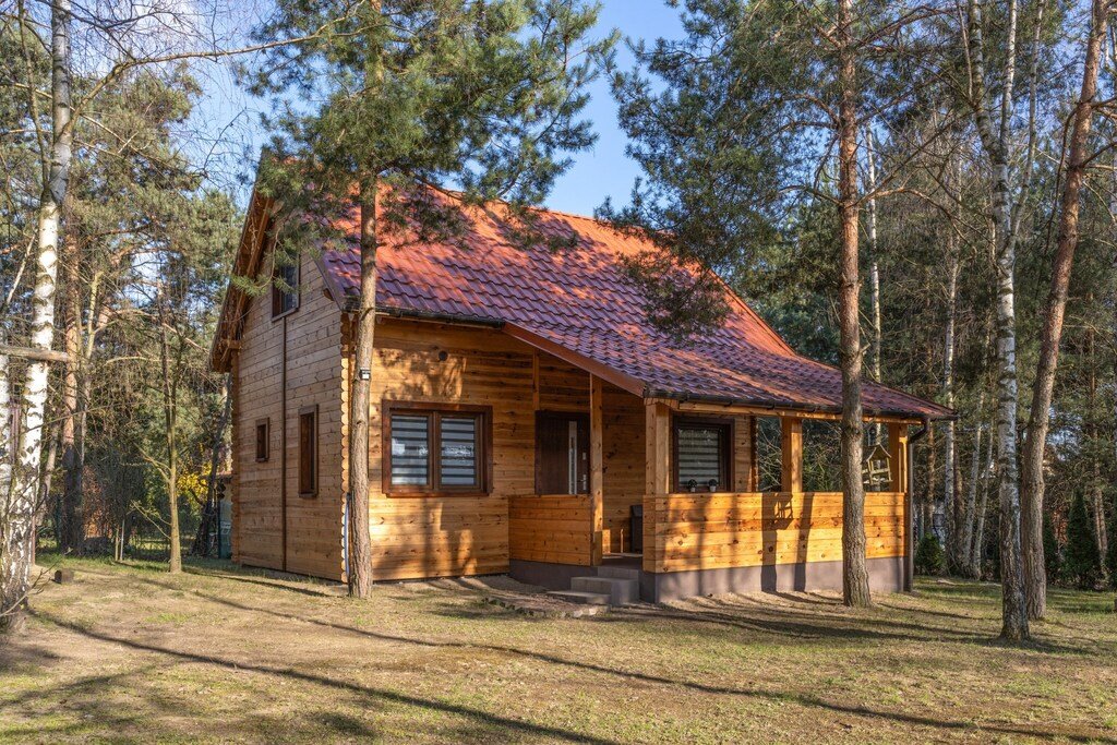 Urokliwy dom z kominkiem i tarasem blisko jeziora Wieleń  50m2 Foto 1