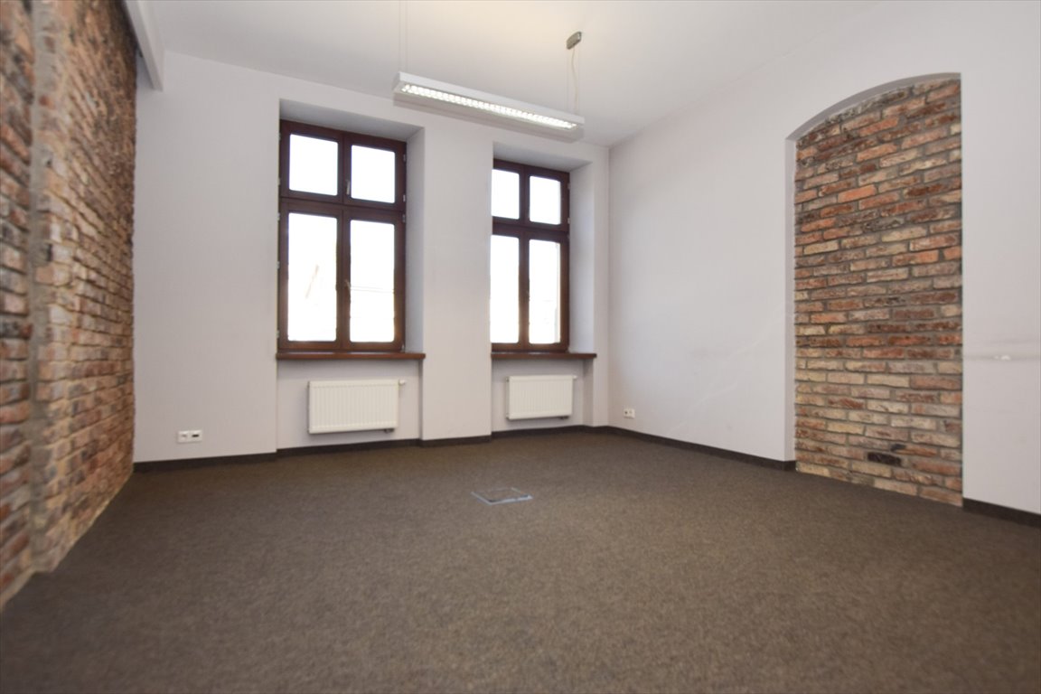 Biura 17,7 m² w eleganckiej kamienicy w Katowicach - polecam! Katowice, Zawodzie, 1 maja  18m2 Foto 1