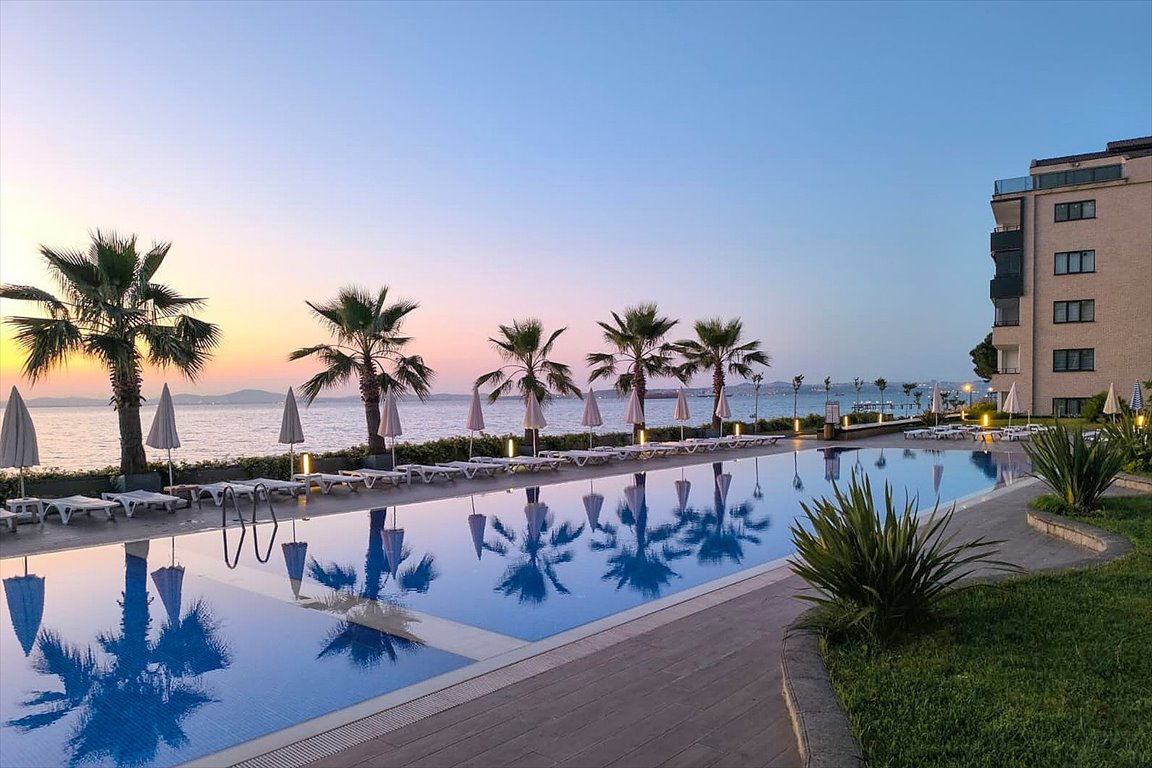 Widok z tarasu, basen, plaża, 2 pokoje w Yalova Turcja, Yalova, Siteler, Çiftlikköy, Yalova  130m2 Foto 1