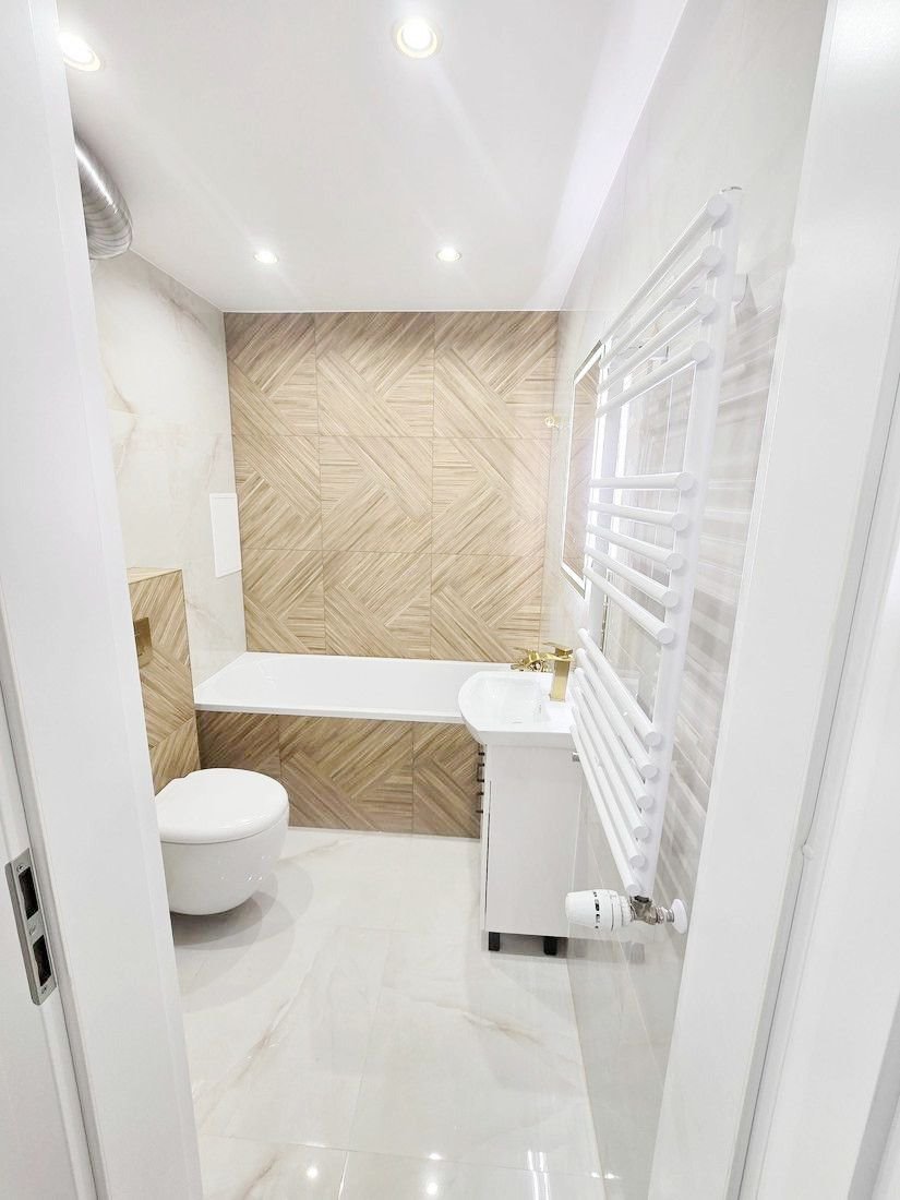 Przestronne 3 pokoje po remoncie z dużą komórką i parkingiem Jarosław, Osiedle Niepodległości  66m2 Foto 1