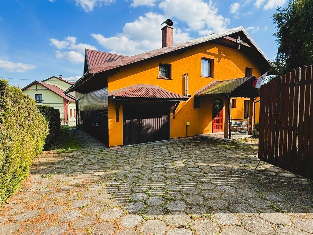 Przestronny dom 130 m² z garażem i tarasem w Łodygowicach Łodygowice, Stolarska 1  130m2 Foto 1