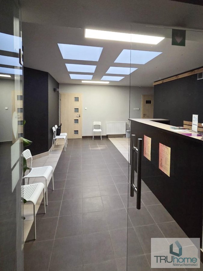 Przestronny lokal usługowy 360 m2 z dużymi salami i elastyczną adaptacją Chorzów, Batory, Graniczna  360m2 Foto 1