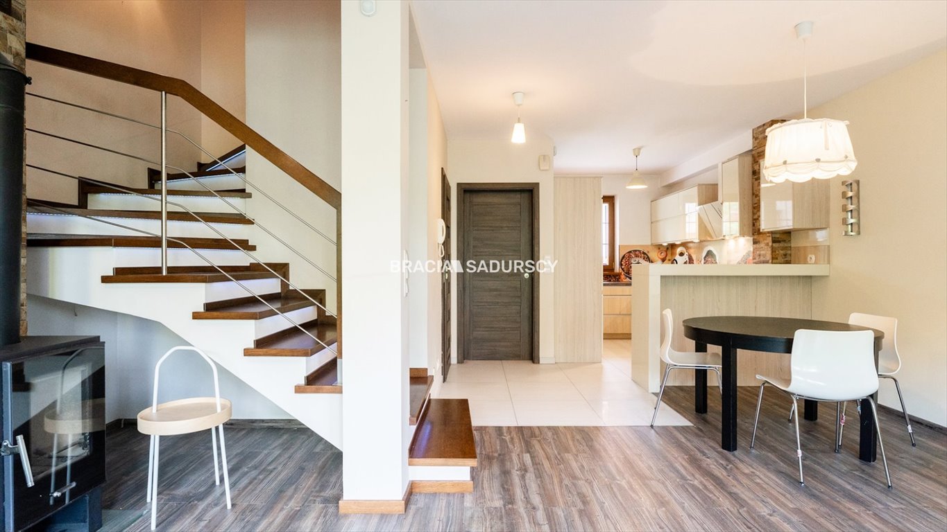 Klimatyczny dom w Bibicach, 4 pokoje, ogród, garaż Bibice, Leśna  110m2 Foto 1