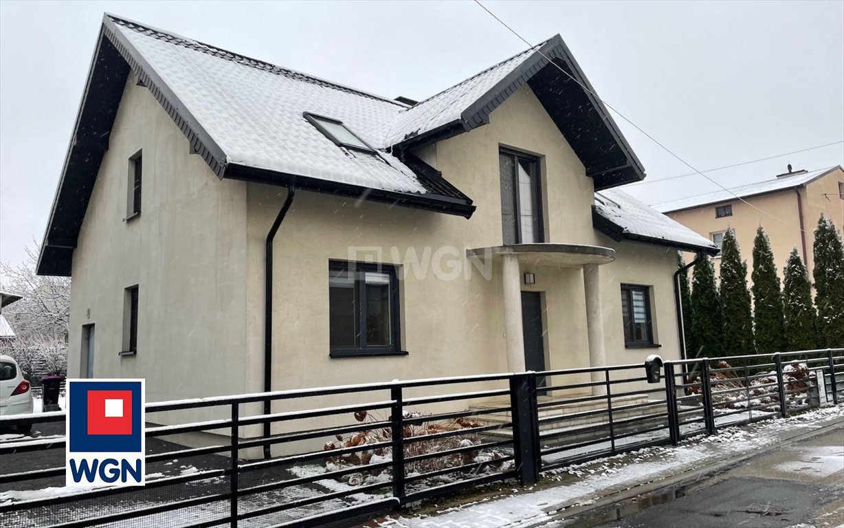 Dom na sprzedaż Wieluń, Wieluń  200m2 Foto 1