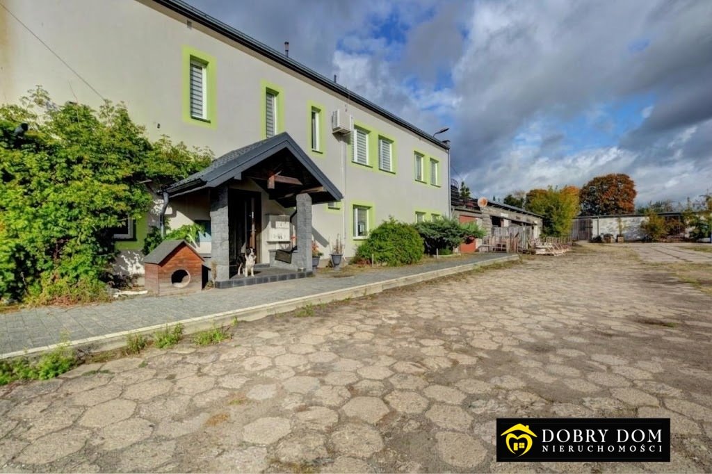 Do sprzedania magazyn z częścią mieszkalną 4 230 m² w Nowogrodzie Nowogród  4 230m2 Foto 1