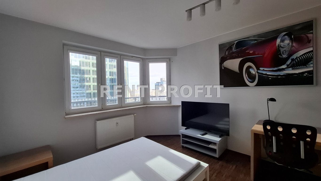 Przestronne 3-pokojowe mieszkanie z loggią i dostępem do basenu Warszawa, Wola, Łucka  68m2 Foto 1