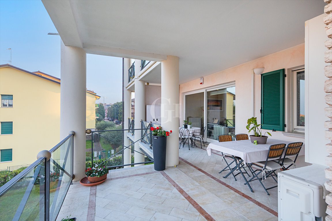 Luksusowe mieszkanie z widokiem na jezioro w Desenzano Włochy, Desenzano del Garda  120m2 Foto 1