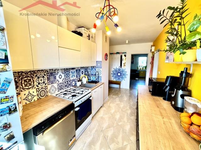 Mieszkanie trzypokojowe na sprzedaż Krosno, Guzikówka  70m2 Foto 1