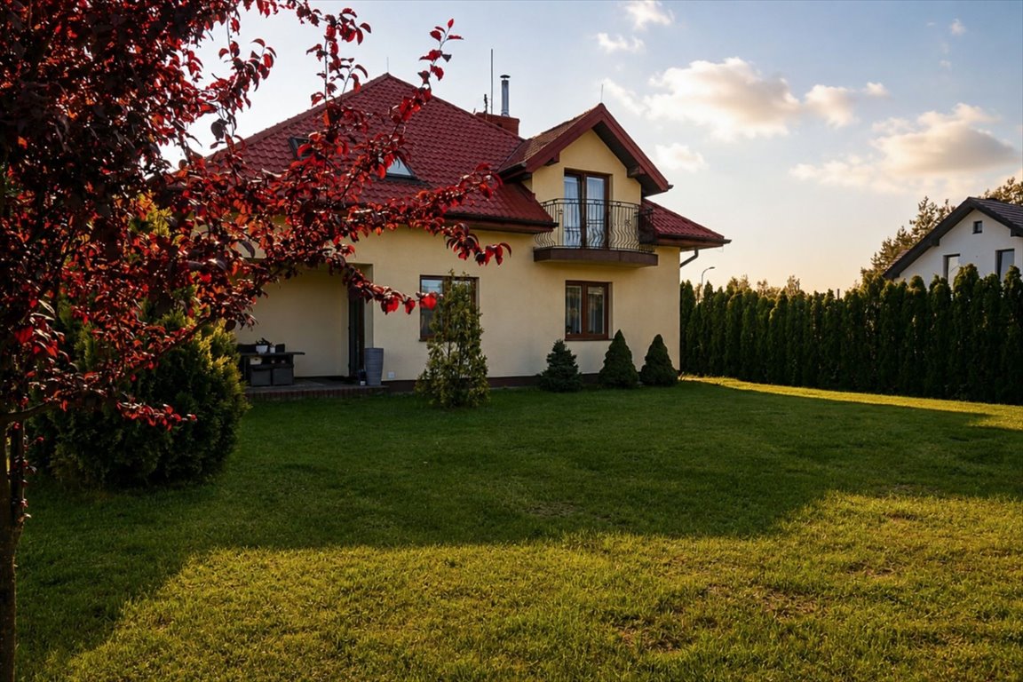 Do sprzedania przestronny dom 198 m² w Ruscu z garażem i ogrodem Rusiec, Środkowa 35  198m2 Foto 1