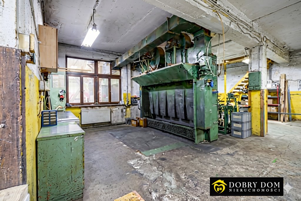 Na sprzedaż hala produkcyjna 417 m² z maszynami w Łomży: Łomża