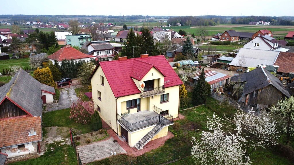 Na sprzedaż dom z dużą działką 33 ar w Łukowej Łukowa  200m2 Foto 1